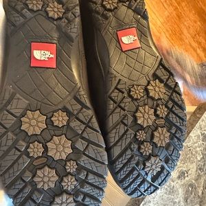 Women’s 9.5 Tall Northface Boots